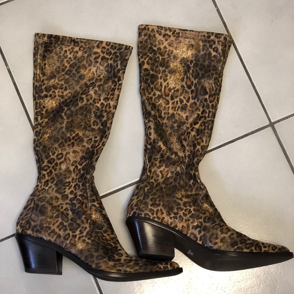 Donald Pliner leopard boots